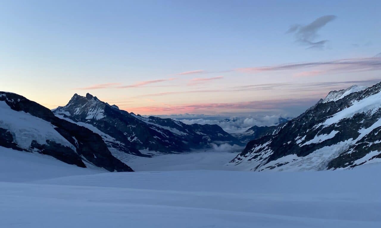 <span style="font-size:1.5em;"> ALPINISME </span><br/>Mönch et Jungfrau  <br/> /// Juin 2026 /// <br/><span style="color: #b0cc00;"> Places disponibles </span>