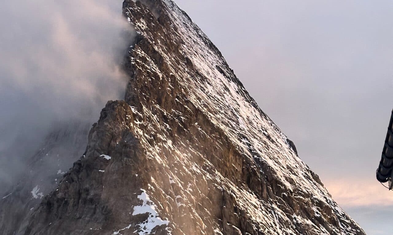 <span style="font-size:1.5em;"> ALPINISME </span><br/> Eiger  <br/> /// aout 2026 /// <br/><span style="color: #b0cc00;"> Places disponibles </span>