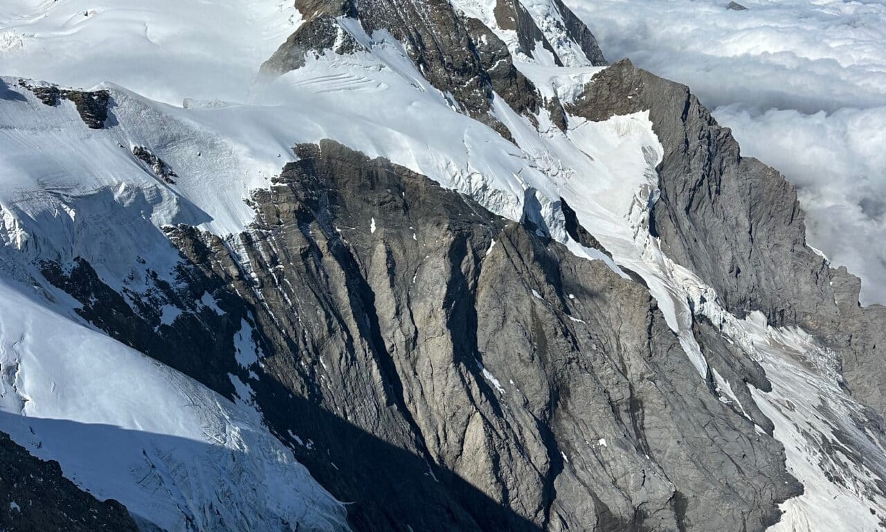 <span style="font-size:1.5em;"> ALPINISME </span><br/>Mönch et Jungfrau  <br/> /// Juin 2026 /// <br/><span style="color: #b0cc00;"> Places disponibles </span>