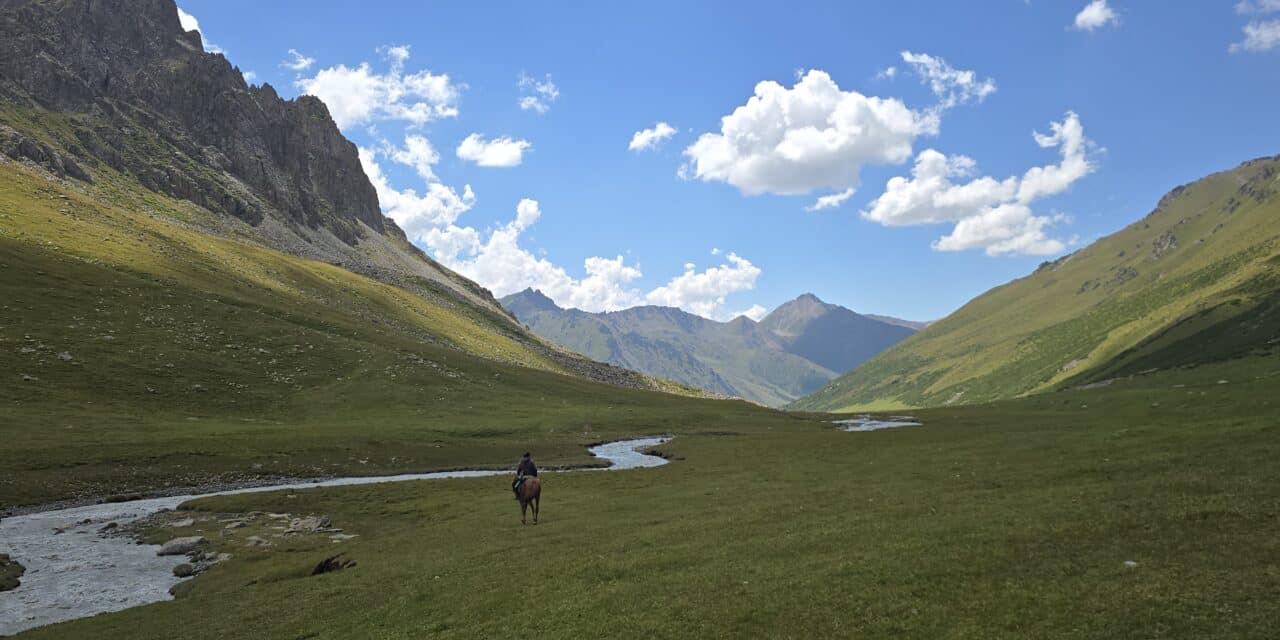Trek au Kirghizistan ; un voyage en mots et en images.