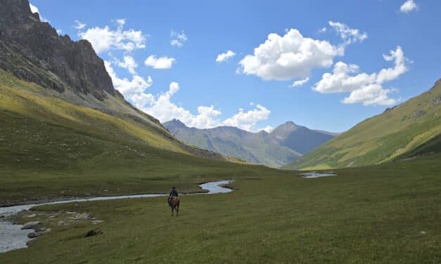 Trek au Kirghizistan ; un voyage en mots et en images.