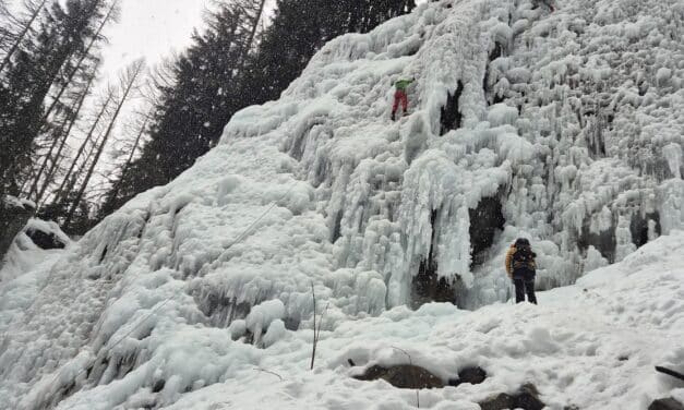 <span style="font-size:1.5em;"> GLACE </span><br> Initiation à la cascade de glace <br> /// 6 février 2027 /// <br><span style="color: #b0cc00;"> Places disponibles </span>