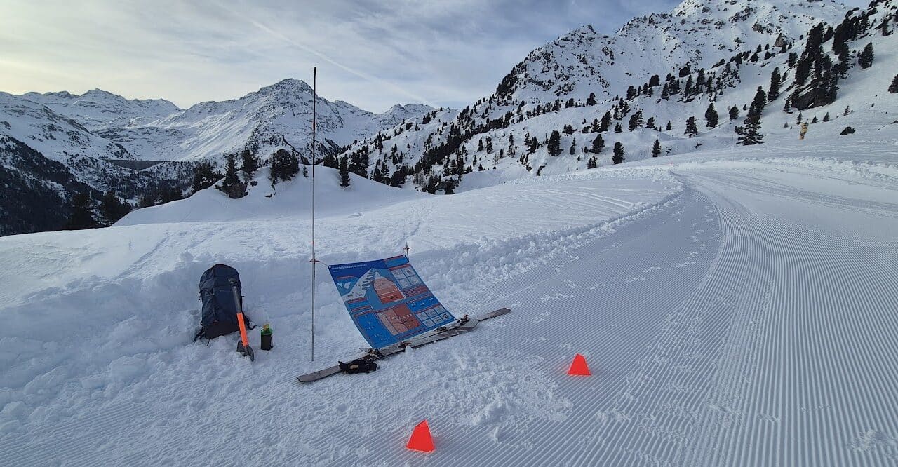 <span style="font-size:1.5em;">SKI </span><br> Sauvetage en avalanche et premier secours<br> /// 10 janvier 2027 /// <br><span style="COLOR: #B0CC00;"> Places disponibles </span>