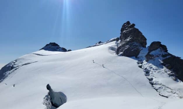 <span style="font-size:1.5em;">ALPINISME </span><br> Traversée des Combins  <br> /// 21 et 22 juillet 2027 /// <br><span style="COLOR: #B0CC00;"> Places disponibles </span>