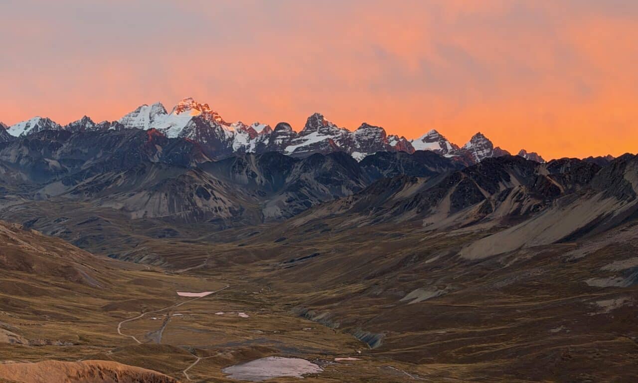 <span style="font-size:1.5em;"> ALPINISME </span><br> Bolivie<br> /// 1 au 23 mai 2027 /// <br><span style="color: #b0cc00;"> Place Disponible</span>
