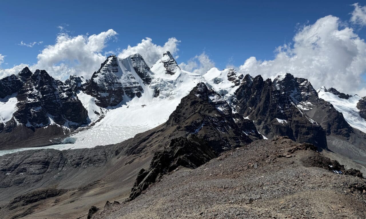 <span style="font-size:1.5em;"> ALPINISME </span><br> Bolivie<br> /// 1 au 23 mai 2027 /// <br><span style="color: #b0cc00;"> Place Disponible</span>