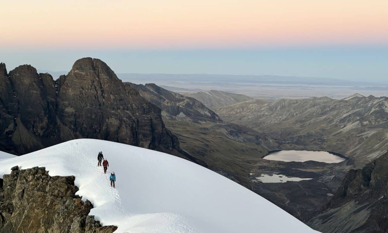 <span style="font-size:1.5em;"> ALPINISME </span><br> Bolivie<br> /// 1 au 23 mai 2027 /// <br><span style="color: #b0cc00;"> Place Disponible</span>